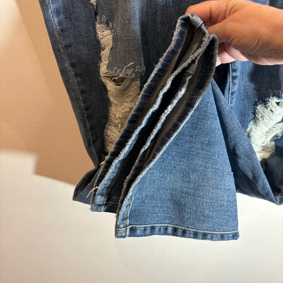 JUDY BLUE Sz 18 Distressed Mid Wash Flare Bottoms High Rise Jeans - Picture 8 of 14
